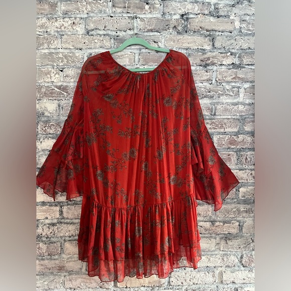 Free People Gorgeous layered dress, slip dress underneath with adjustable straps - Picture 11 of 12